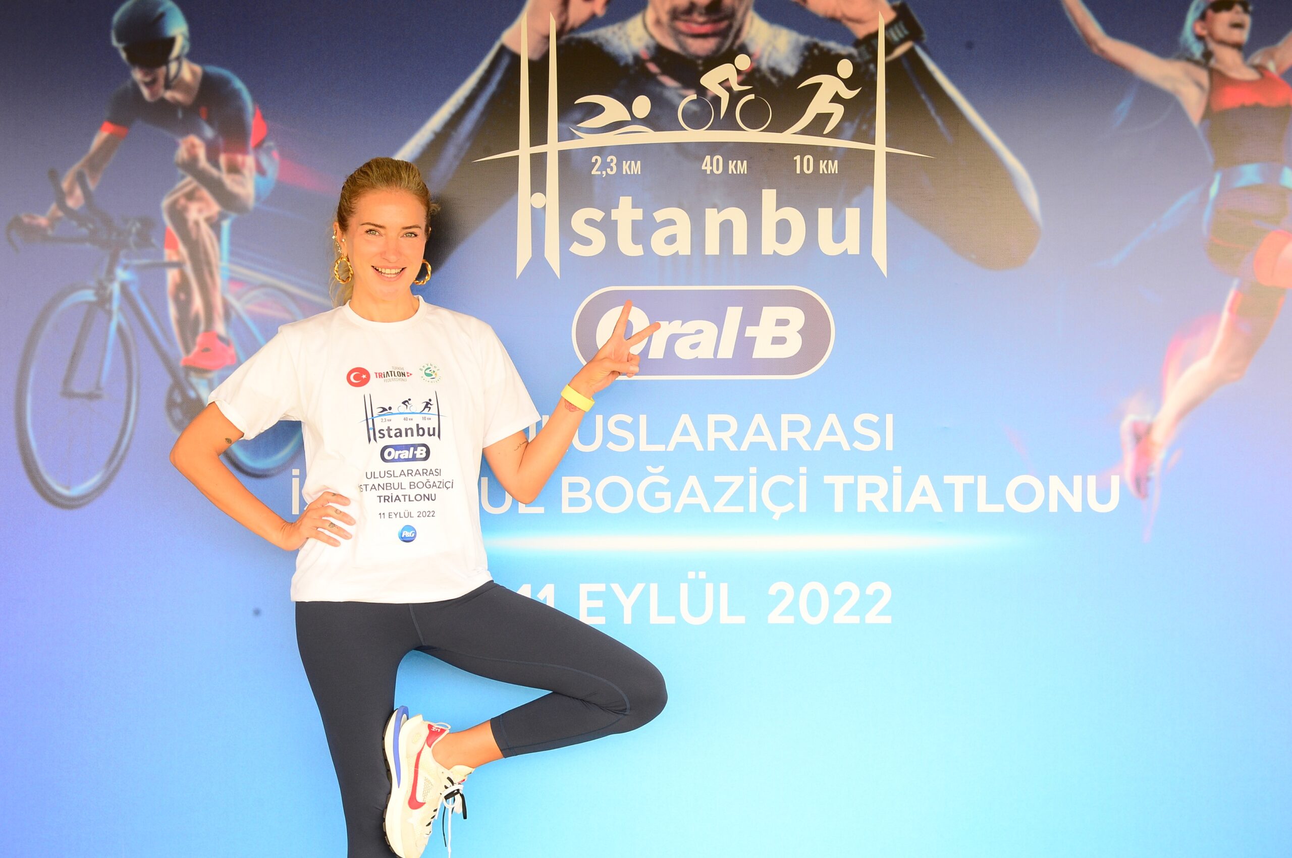 BURCU ESMERSOY, TRİATLON ŞAMPİYONLARINA ÖDÜLLERİNİ VERDİ