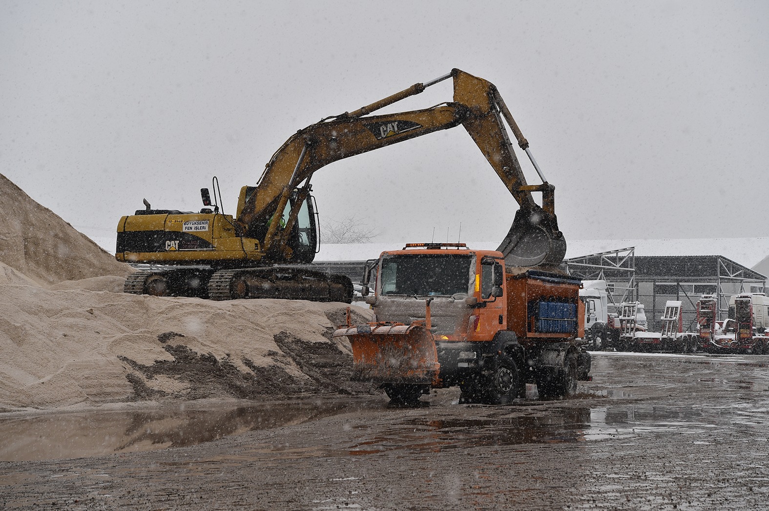 BÜYÜKŞEHİR BELEDİYESİ GENEL SEKRETERİ’NDEN KARLA MÜCADELE DENETİMİ…