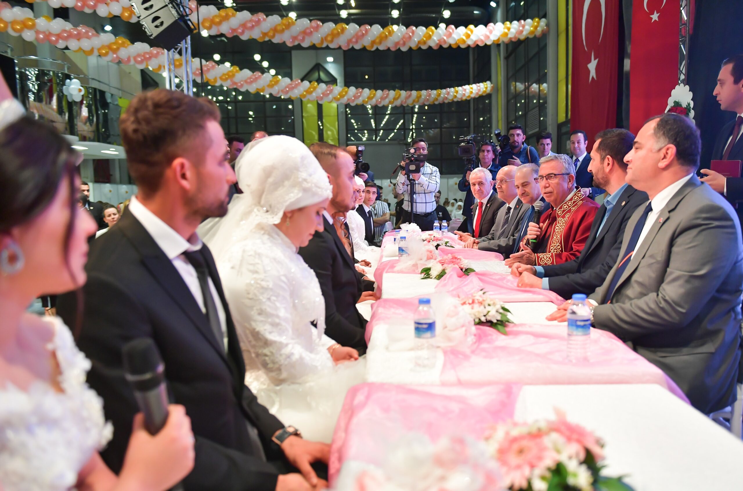 BÜYÜKŞEHİR’DEN 219 ÇİFTE TOPLU NİKAH TÖRENİ