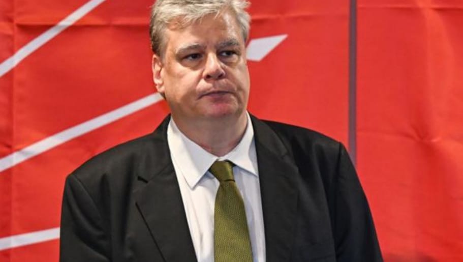 CHP GENEL BAŞKANLIK YARIŞINA PROF. DR. ÖRSAN ÖYMEN' DE KATILDI