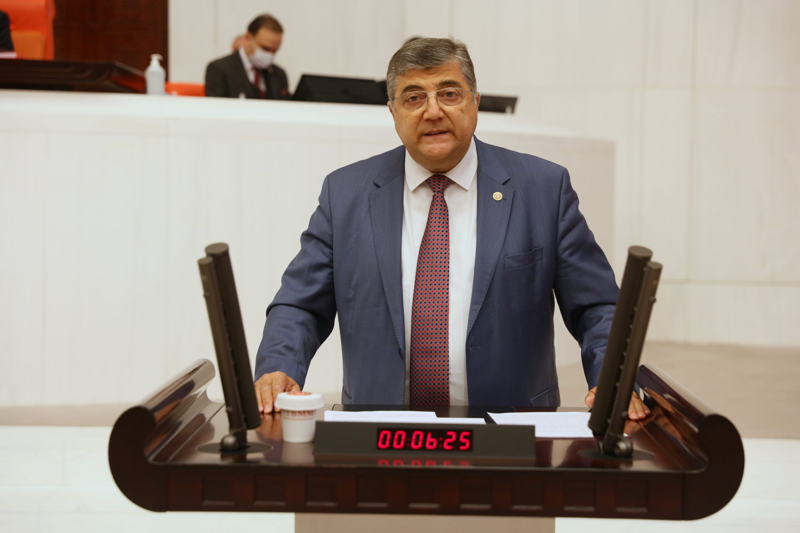 CHP’li Sındır, “esnafın takipteki borcu 60 milyar liraya ulaştı”