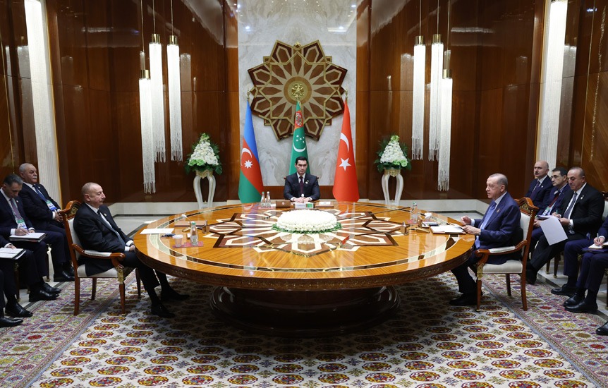 Cumhurbaşkanı Erdoğan, Türkiye-Azerbaycan-Türkmenistan Devlet Başkanları Zirvesi’ne katıldı