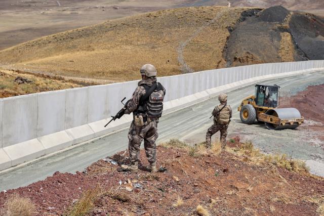 Cumhurbaşkanı Erdoğan’ın dikkat çektiği sınırımızdaki duvar görüntülendi
