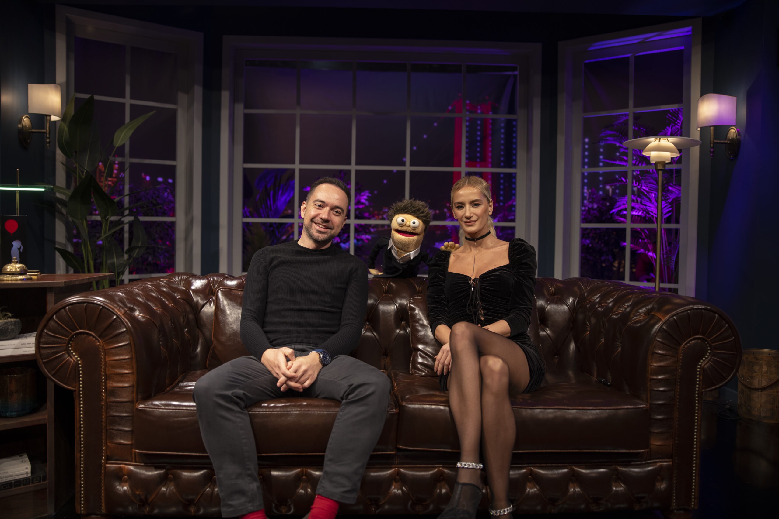 DİDEM SOYDAN: “DÜKKANDA HORTUM  TUTUYORUZ, ÇAY İÇİYORUZ”