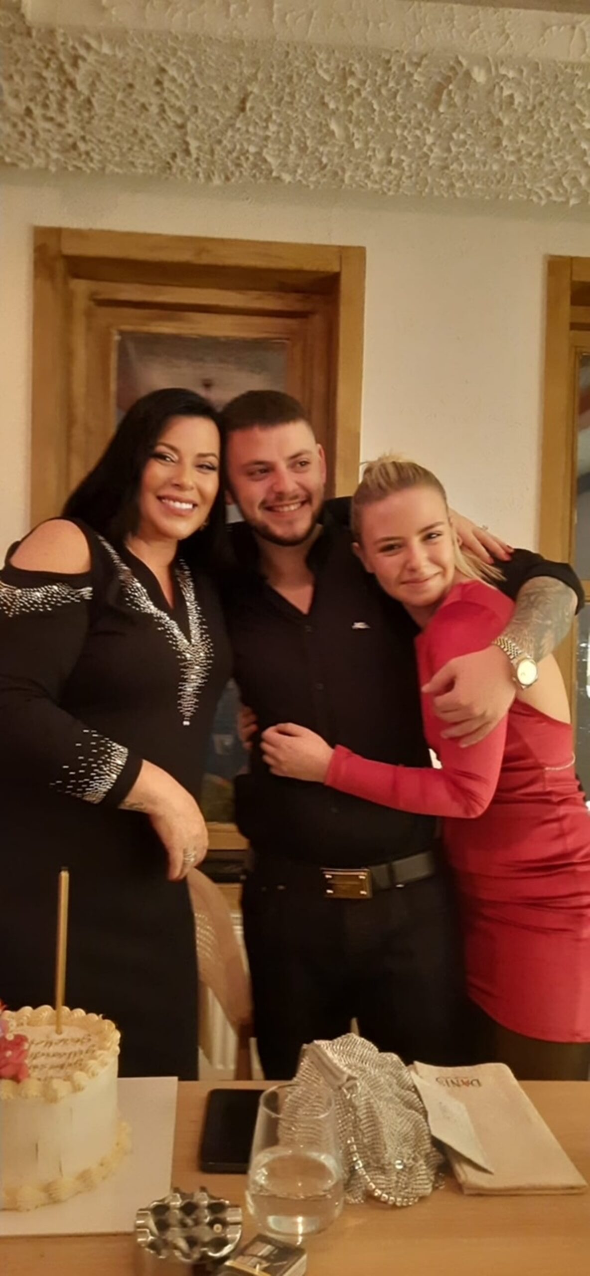 DOĞUM GÜNÜNÜ ÇOCUKLARIYLA KUTLADI