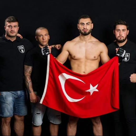 Dünya Şampiyonu İbo Arslan Amerika’da Ringe Çıkacak