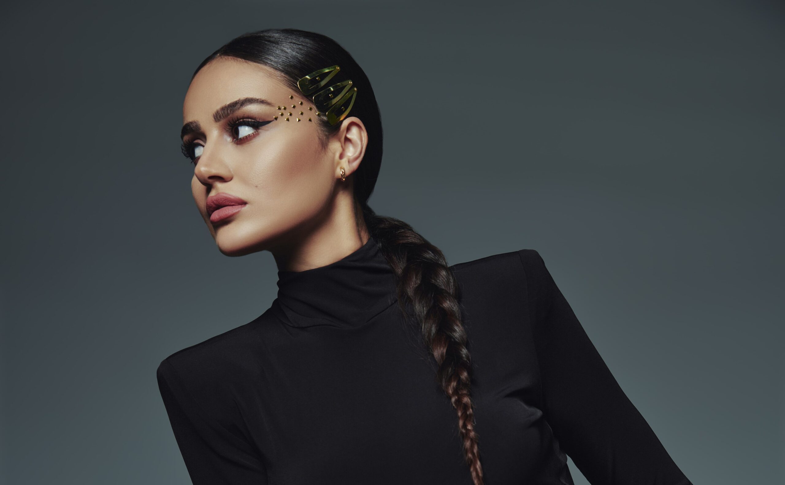 Elif Buse'den ayrılan sevdalılara şarkı...