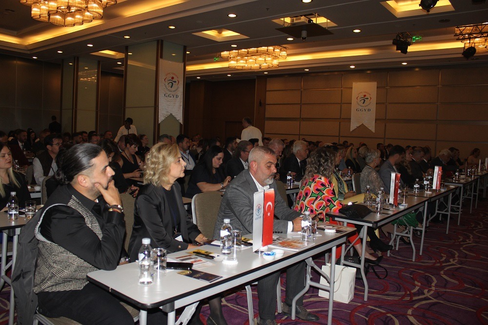  “En başarılı insanlar dahi bazen düşer, hep mutlu olmak mümkün değil”