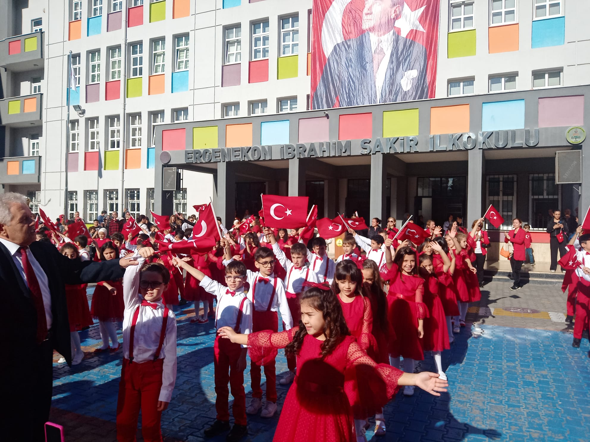 Ergenekon İbrahim Şakir'de Cumhuriyet Coşkusu