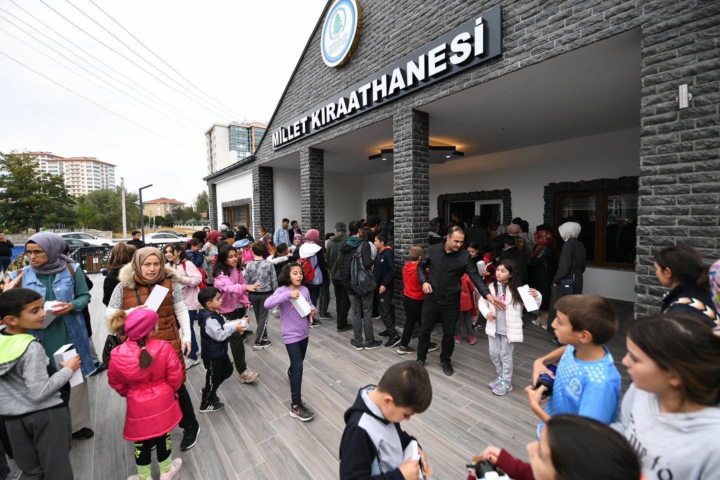 Ertuğrul Başkan Millet Kıraathanesi Açılışını Çocuklarla Birlikte Yaptı
