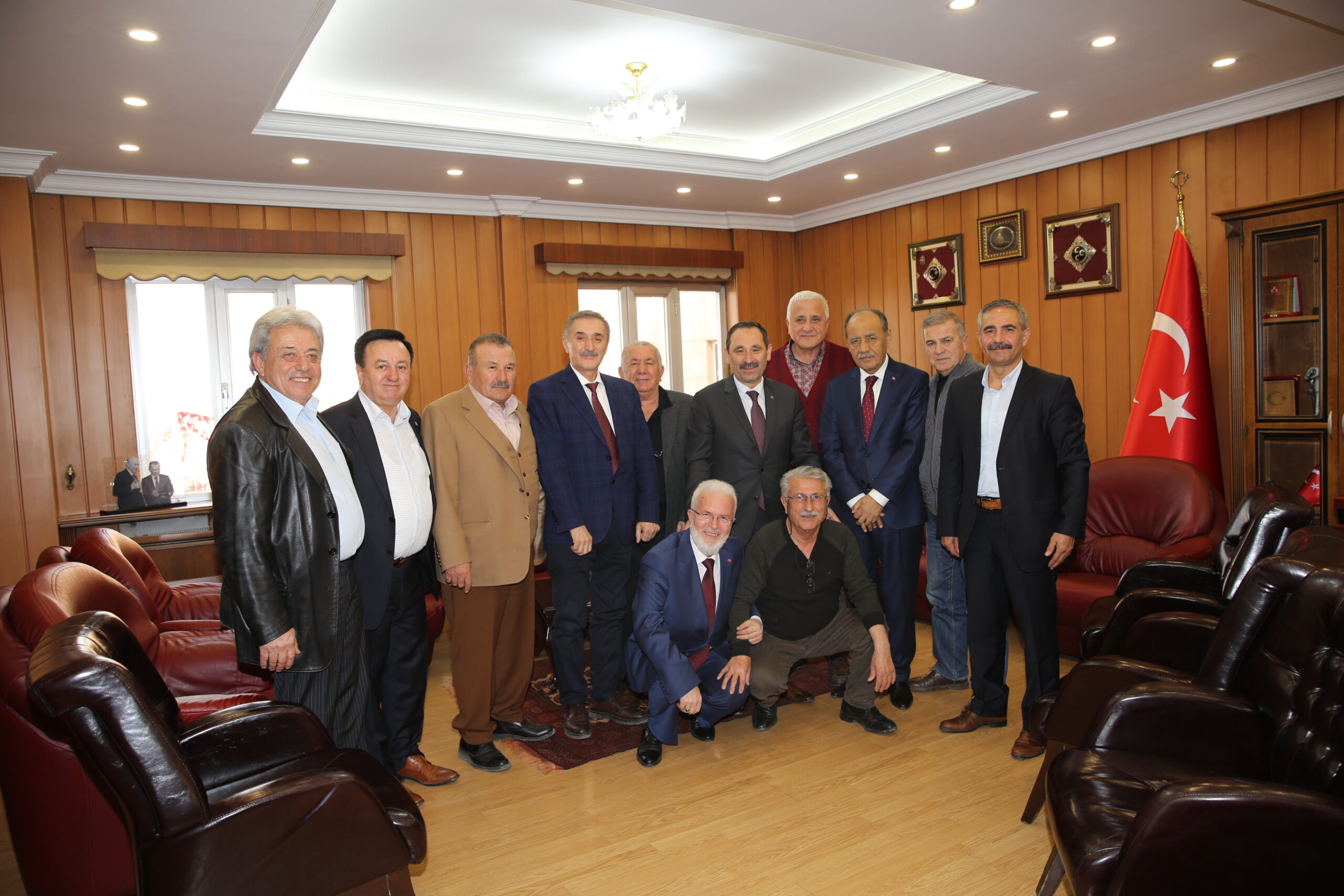 ESKİ BELEDİYE BAŞKANLARINDAN BAŞKAN DEMİREL'E TAM DESTEK