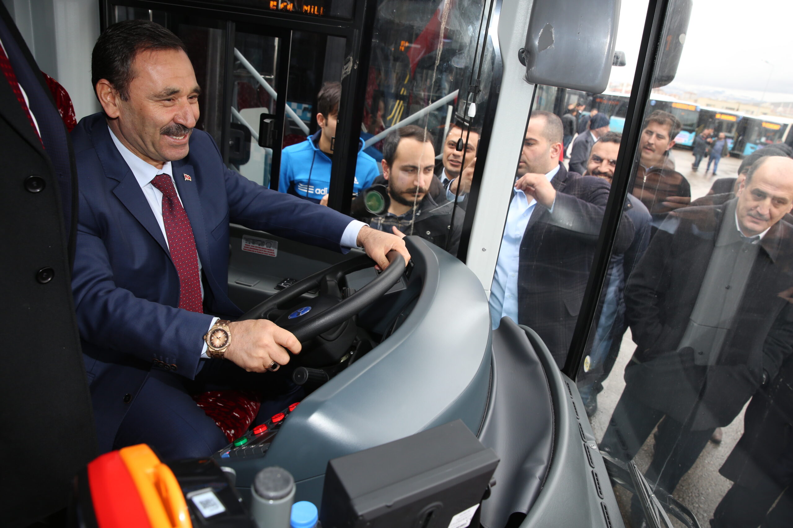 Etimesgut Belediye Başkanı Enver Demirel, şoför esnafını açılışta yalnız bırakmadı