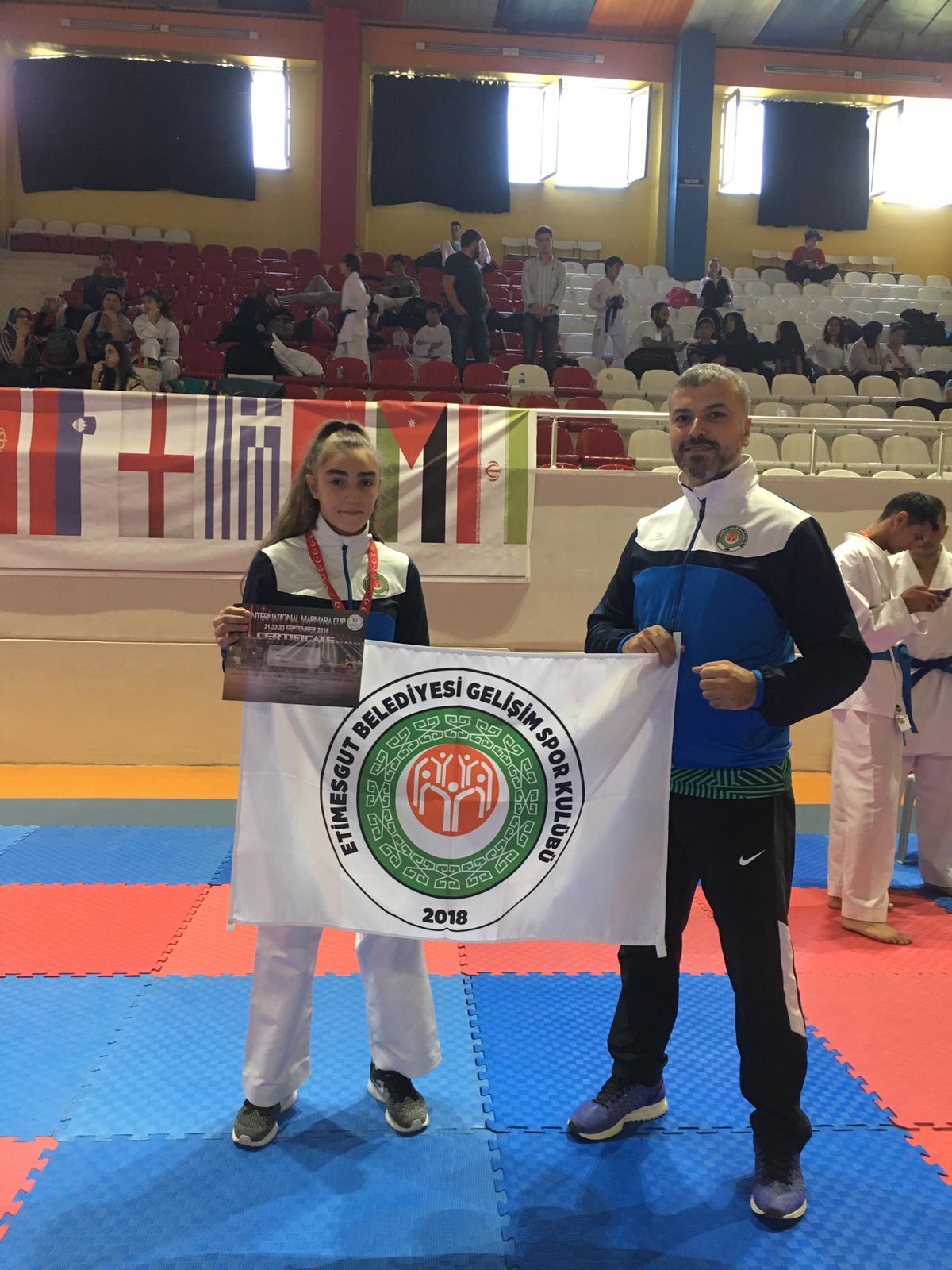 Etimesgut Belediyesi karate takımı sporcusu şampiyon oldu