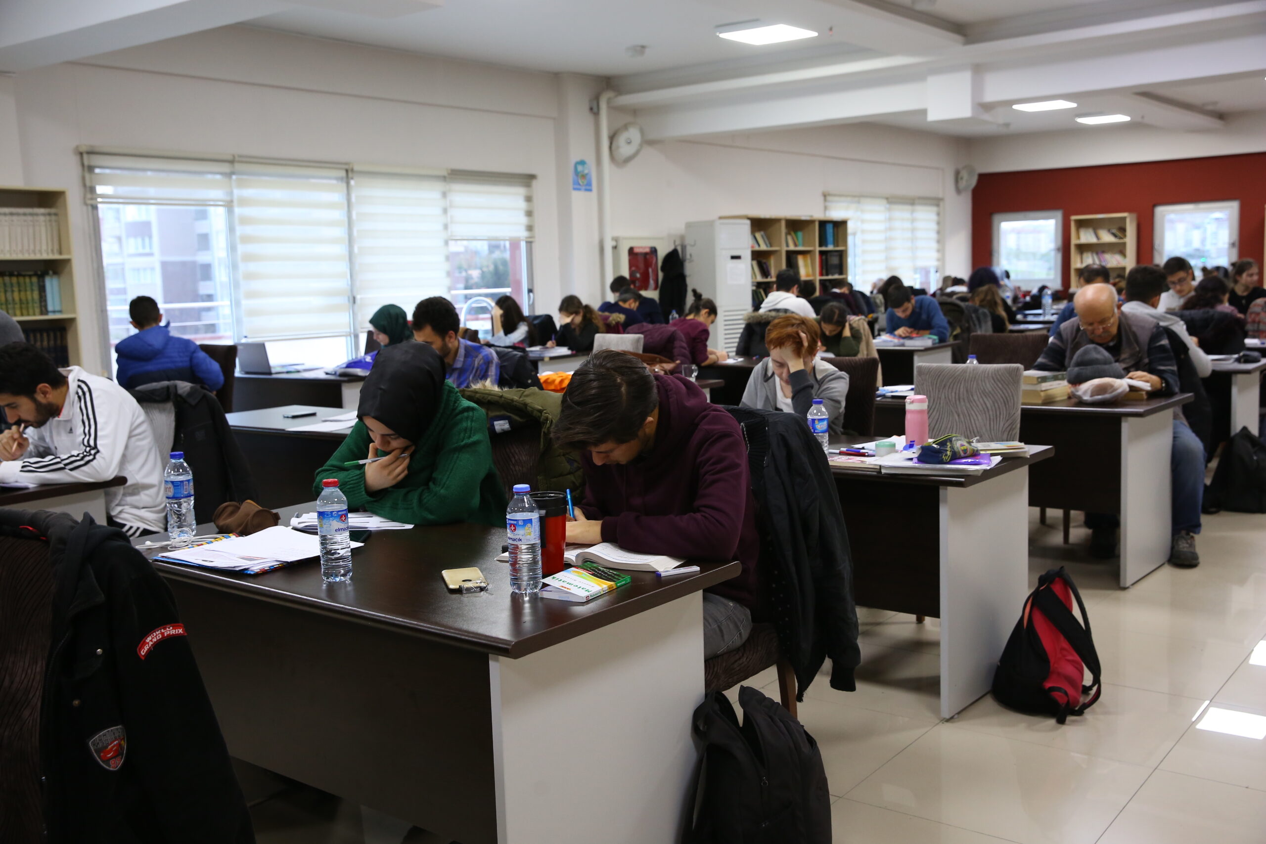 ETİMESGUT BELEDİYESİ'NDEN KÜTÜPHANE ATAĞI