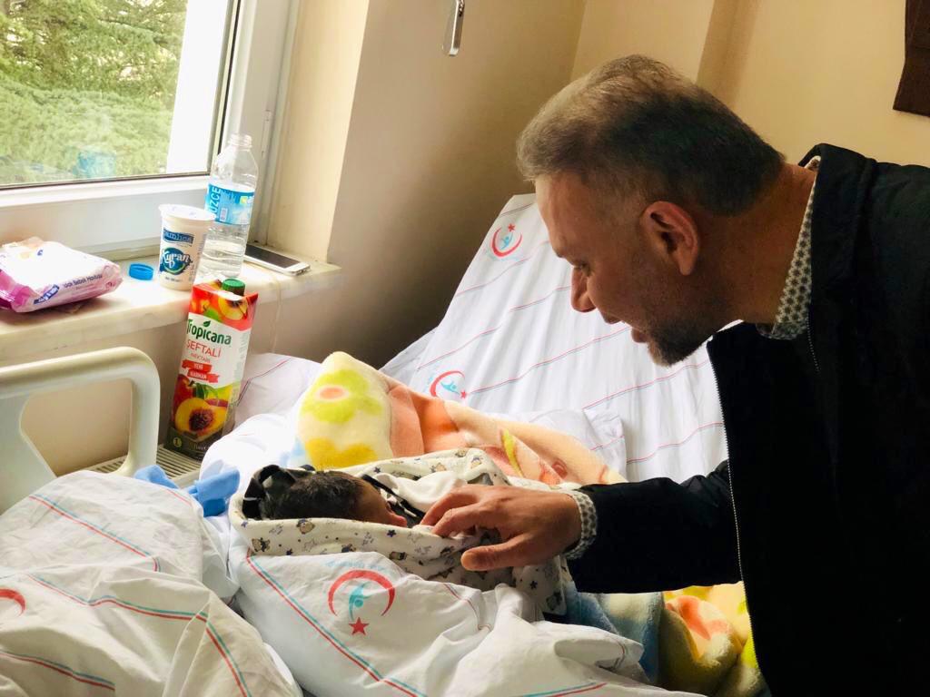 Eymen ve Vedat bebeklere “Hoş Geldin” “Hoş Geldin Meleğim”