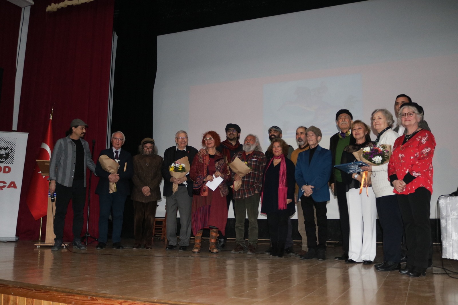 FOÇA DA DÜNYA ŞİİR GÜNÜ VE NEVRUZ ATTİLA İLHAN ŞİİRLERİYLE KUTLANDI