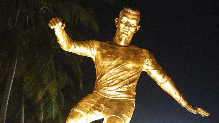 Hindistan’da Cristiano Ronaldo heykeline protesto