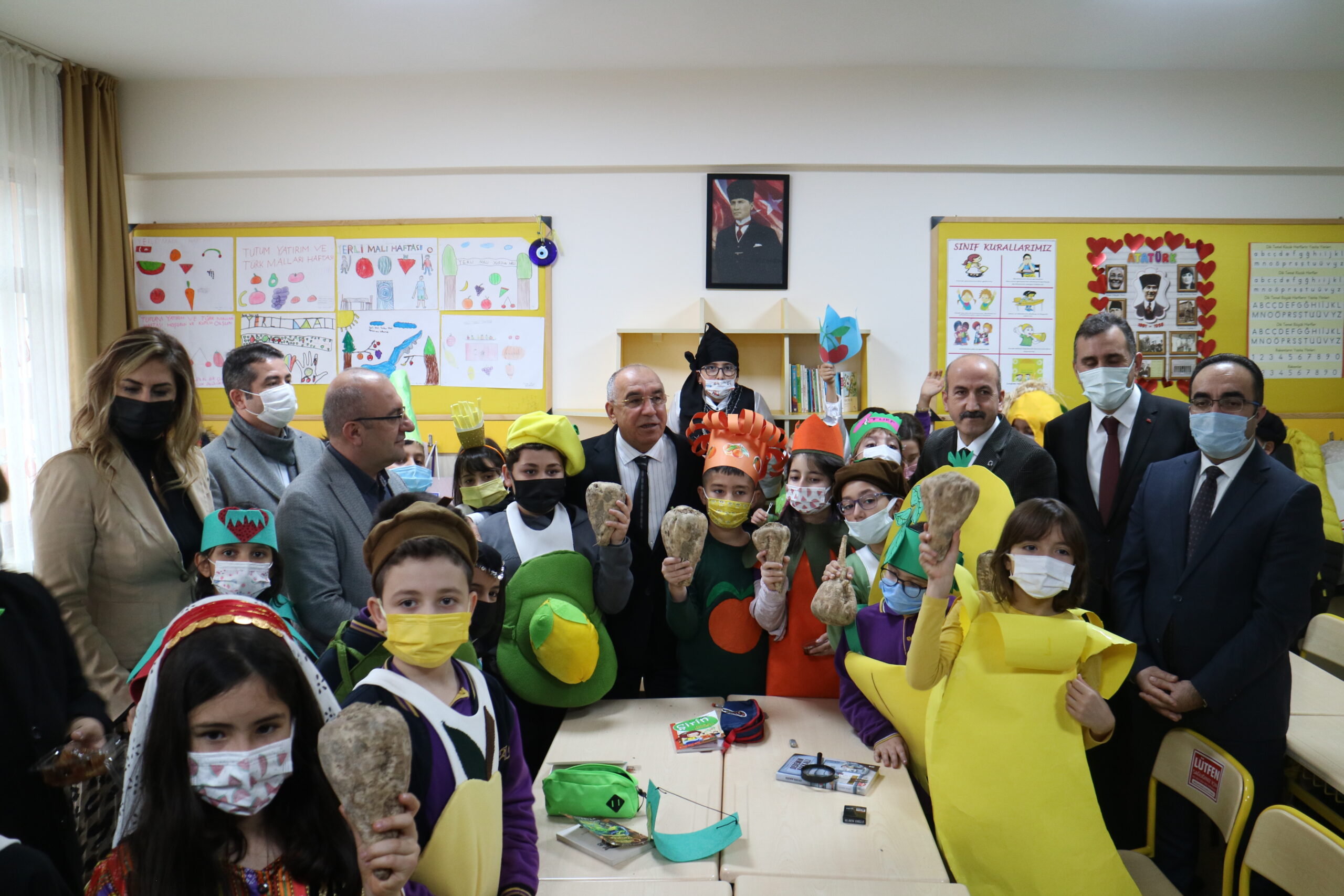 İlkokul Çocukları ile Yerli Malı Haftasına Türk Kültürünün Yansıması