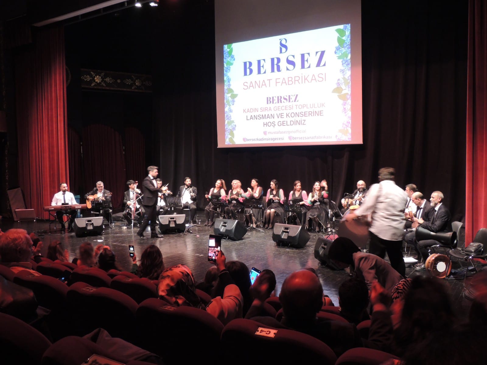 Kadın sıra gecesi ekibi ilk konserini verdi