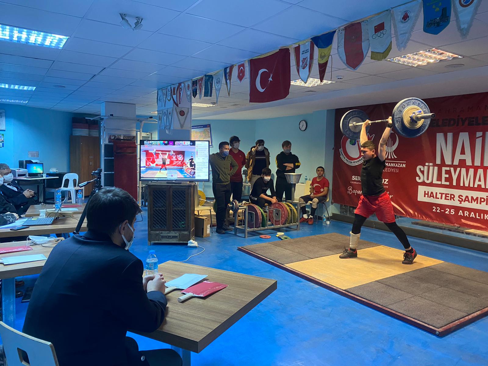 Kahramankazan’da “Cep Herkülü” anısına online halter şampiyonası