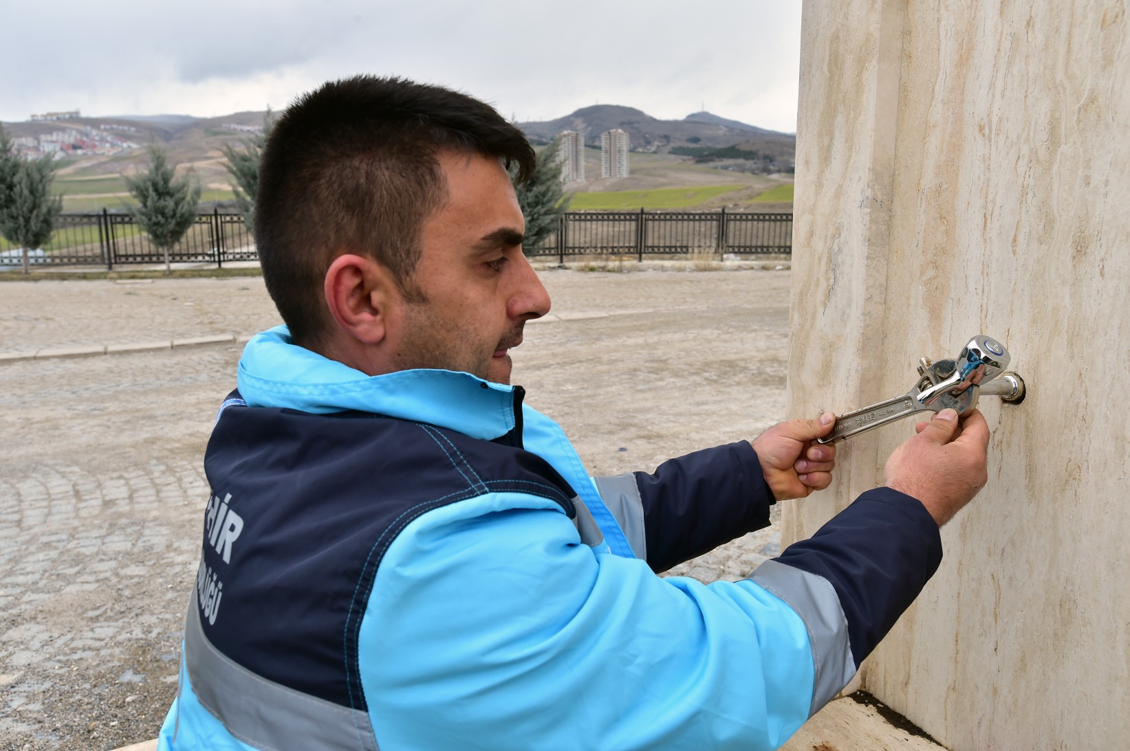 KARŞIYAKA MEZARLIĞI’NDA BAKIM ONARIM...