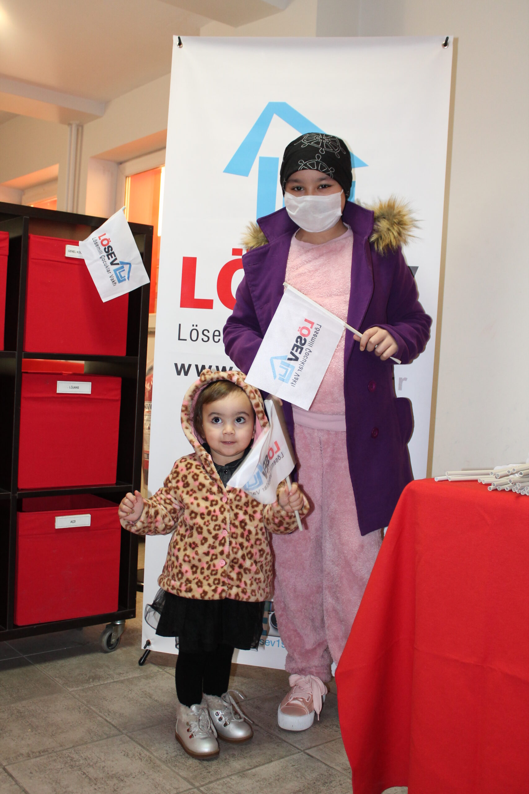 LÖSEV’DEN AİLELERE ET YARDIMI