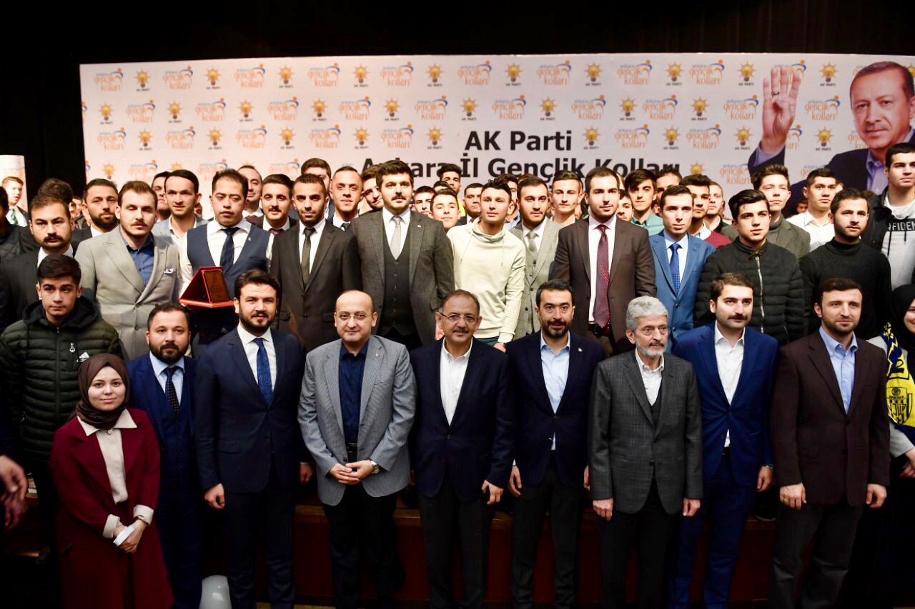 MEHMET ÖZHASEKİ, AK PARTİ ANKARA GENÇLİĞİNİ, SÜRPRİZ BİR ŞEKİLDE CUMHURBAŞKANI ERDOĞAN’LA GÖRÜŞTÜRDÜ