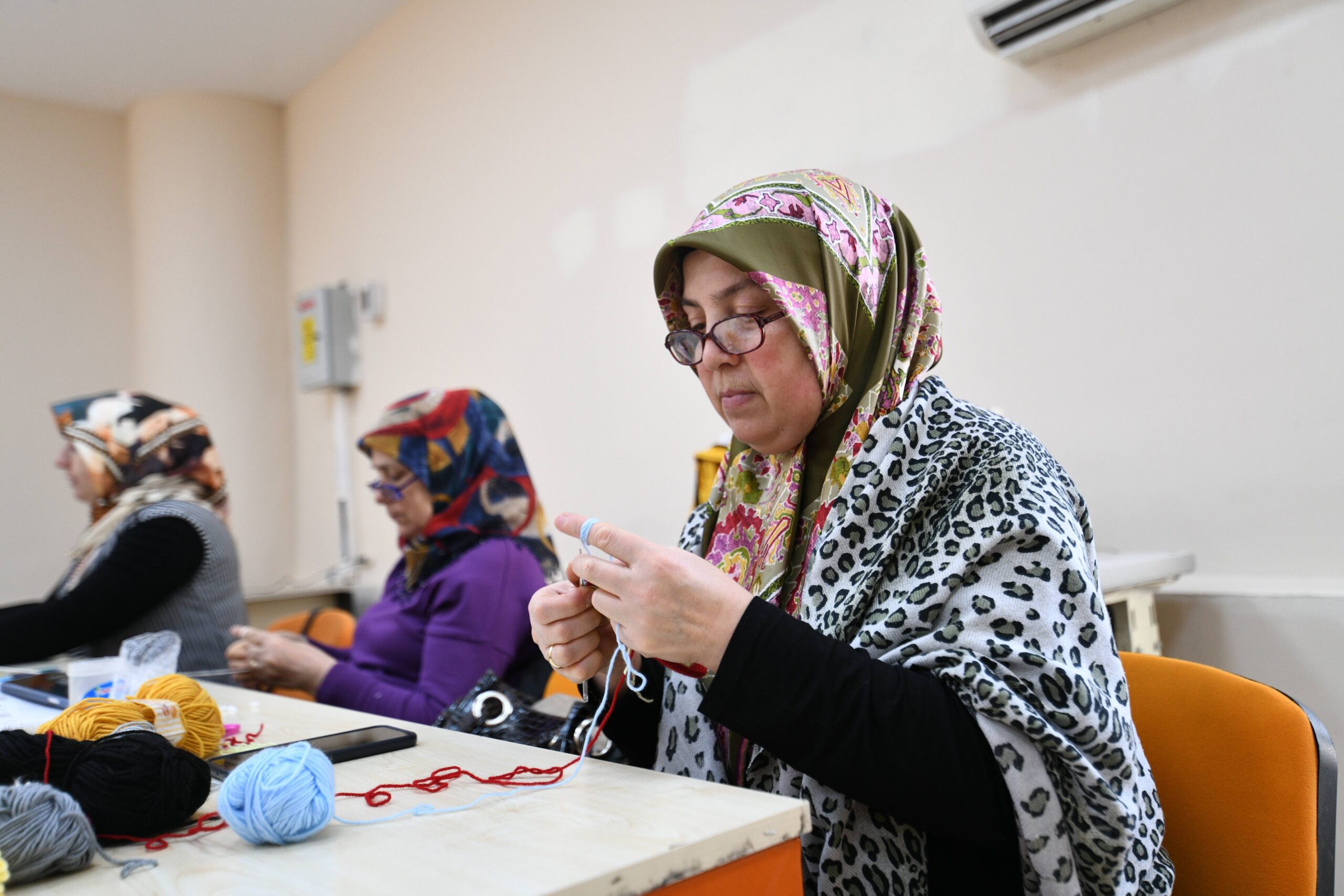 Örgüler Depremzede Çocuklar İçin Örülüyor