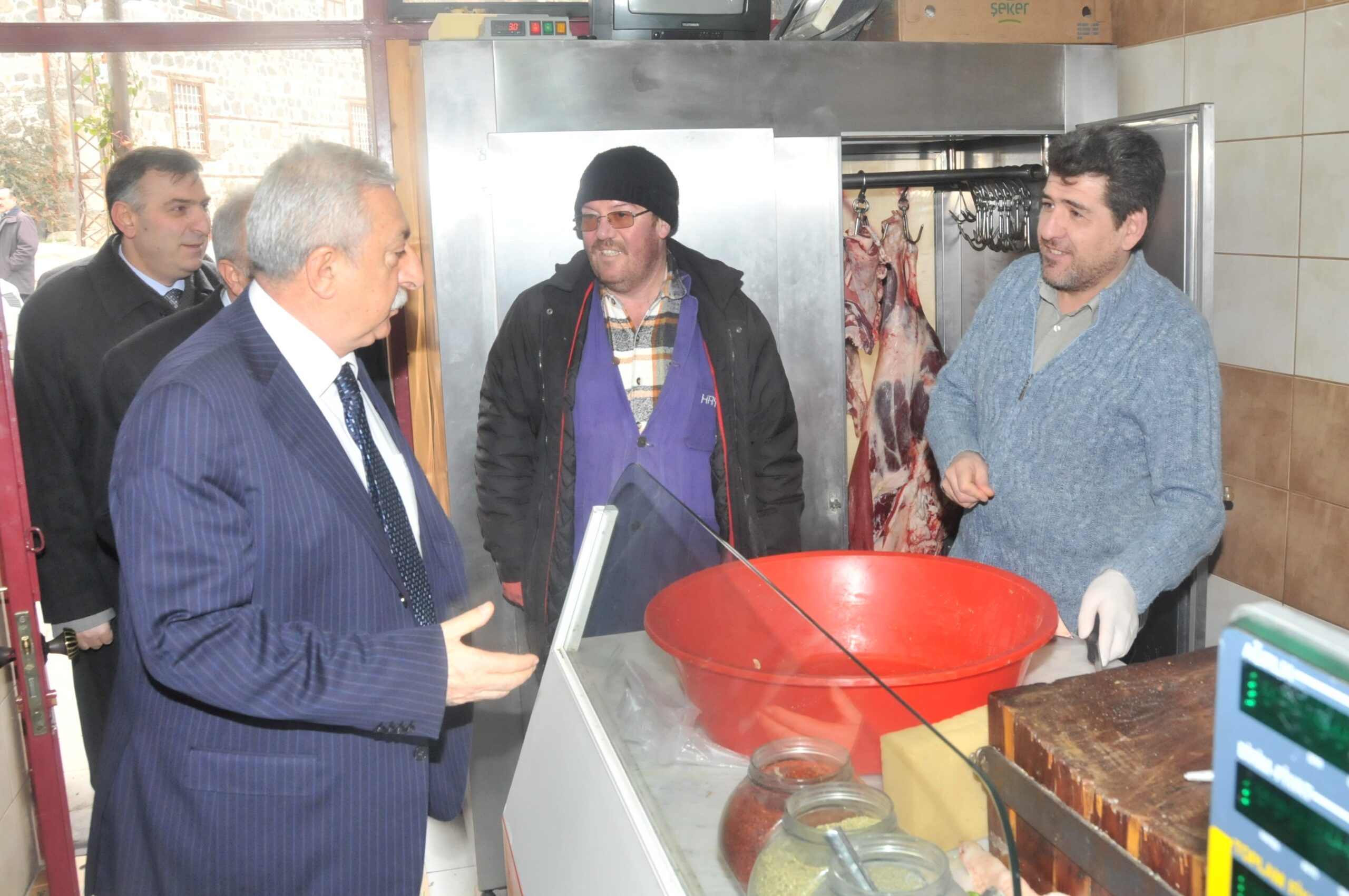 PALANDÖKEN, “ETİ VE KIYMAYI GÜVENİLİR KASAPTAN SATIN ALIN”