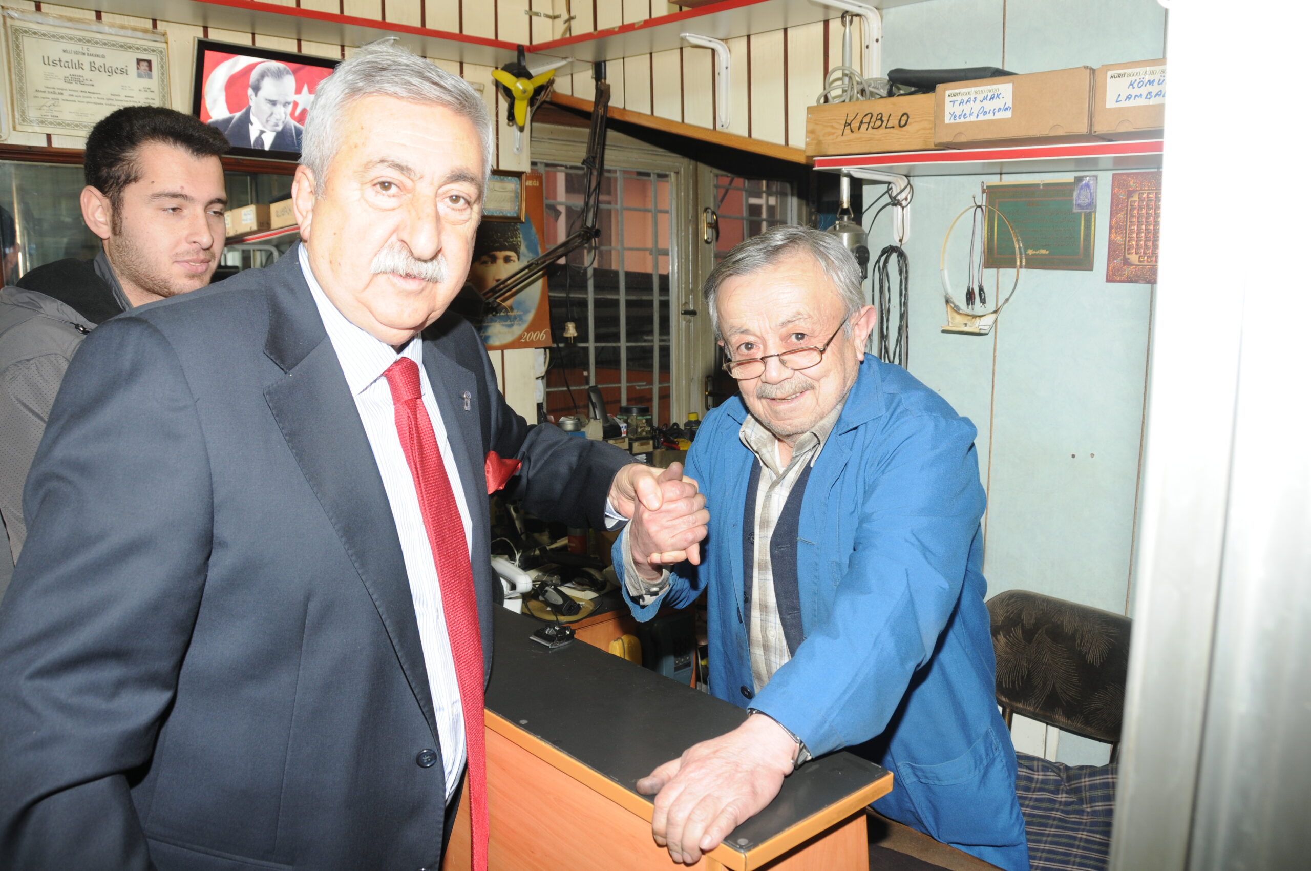 PALANDÖKEN, “KORSAN ELEKTRİKÇİLERDEN UZAK DURUN”