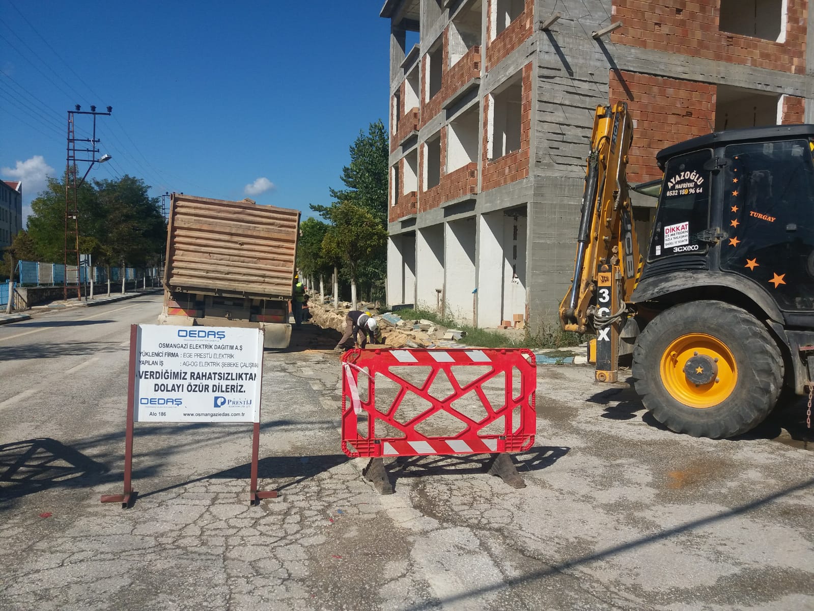 Pazaryeri ilçesinde elektrik teller yer altına alınıyor