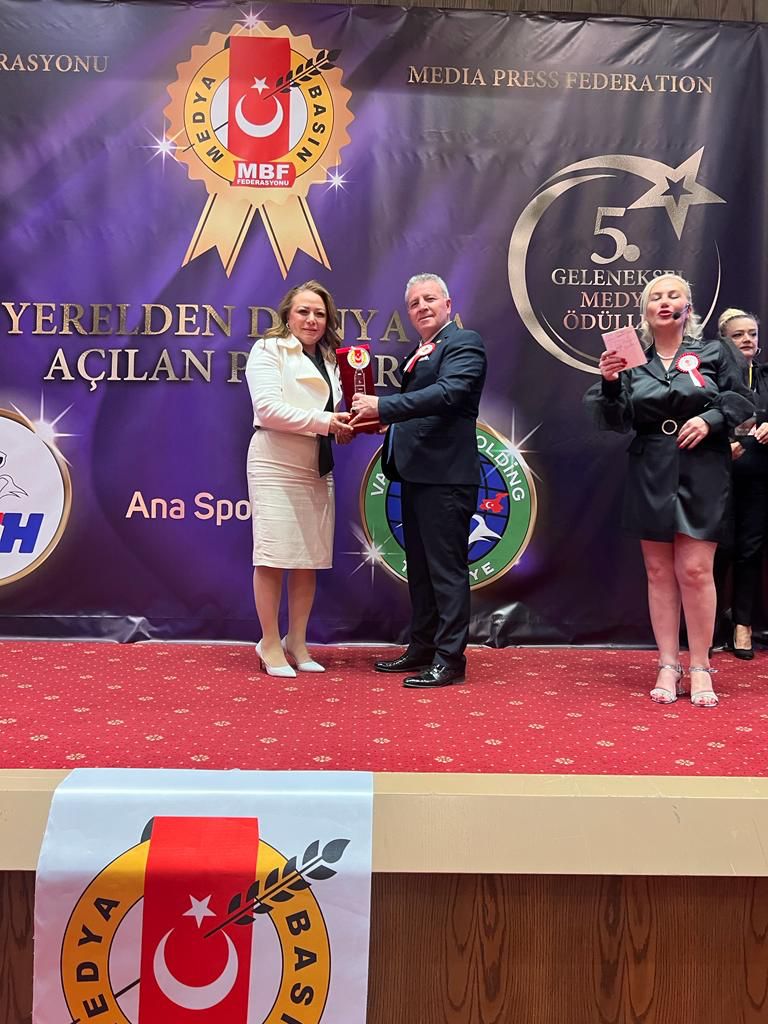 Prof. Dr. Aysun Bay Karabulut'a 'Yılın Bilim İnsanı' ödülü verildi