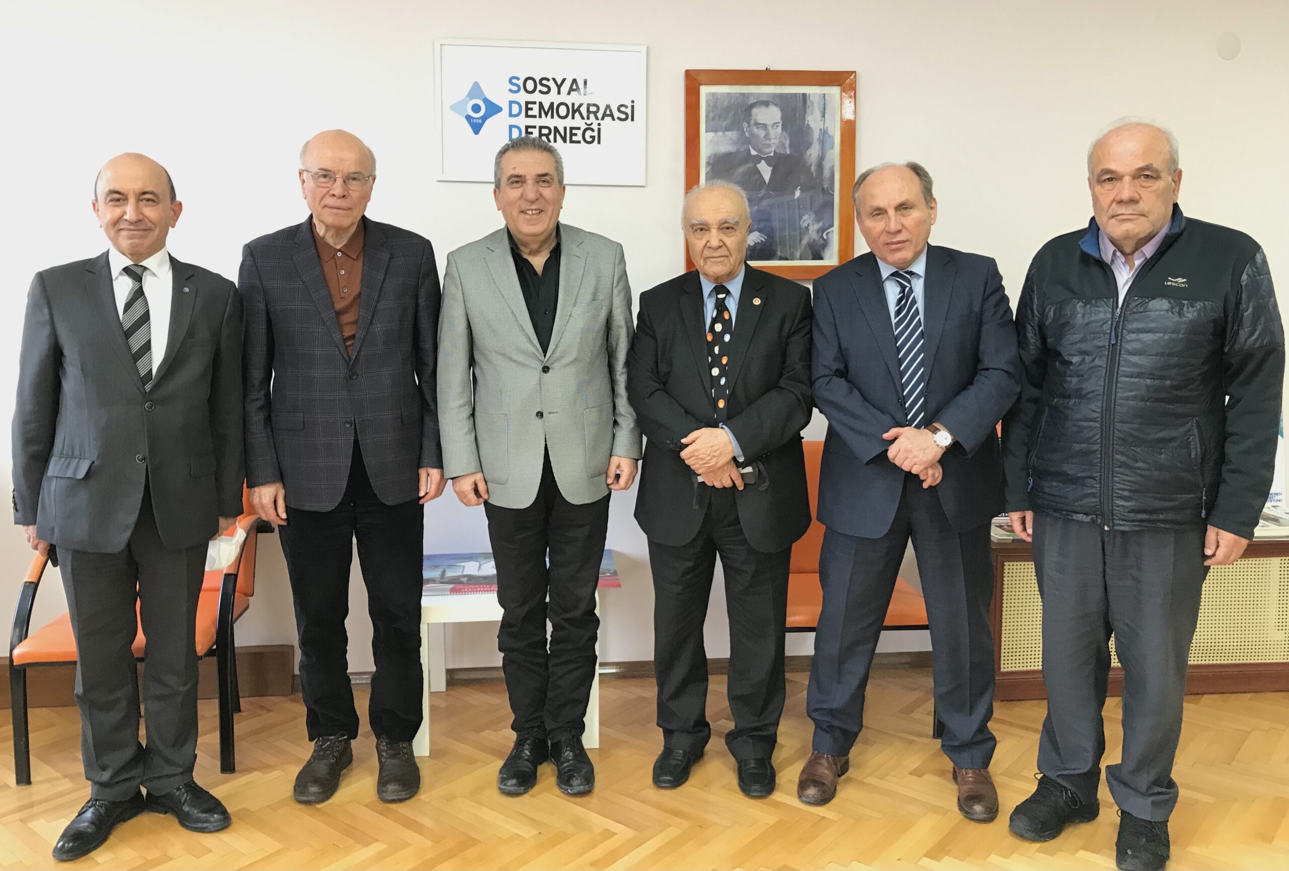 SDD’yi ziyaret eden Eski Bakanlar Karakaş ve Oktay’dan demokrasi vurgusu...