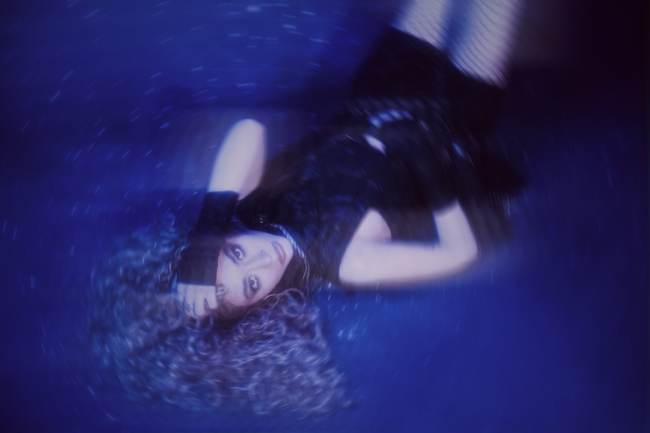 SENA ŞENER  -Düşünürsem Ölürüm-