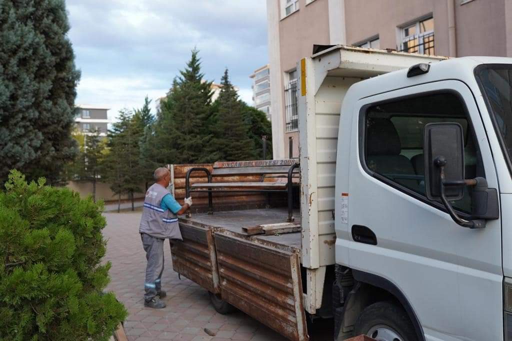 SİNCAN BELEDİYESİNDEN OKULLARA DESTEK