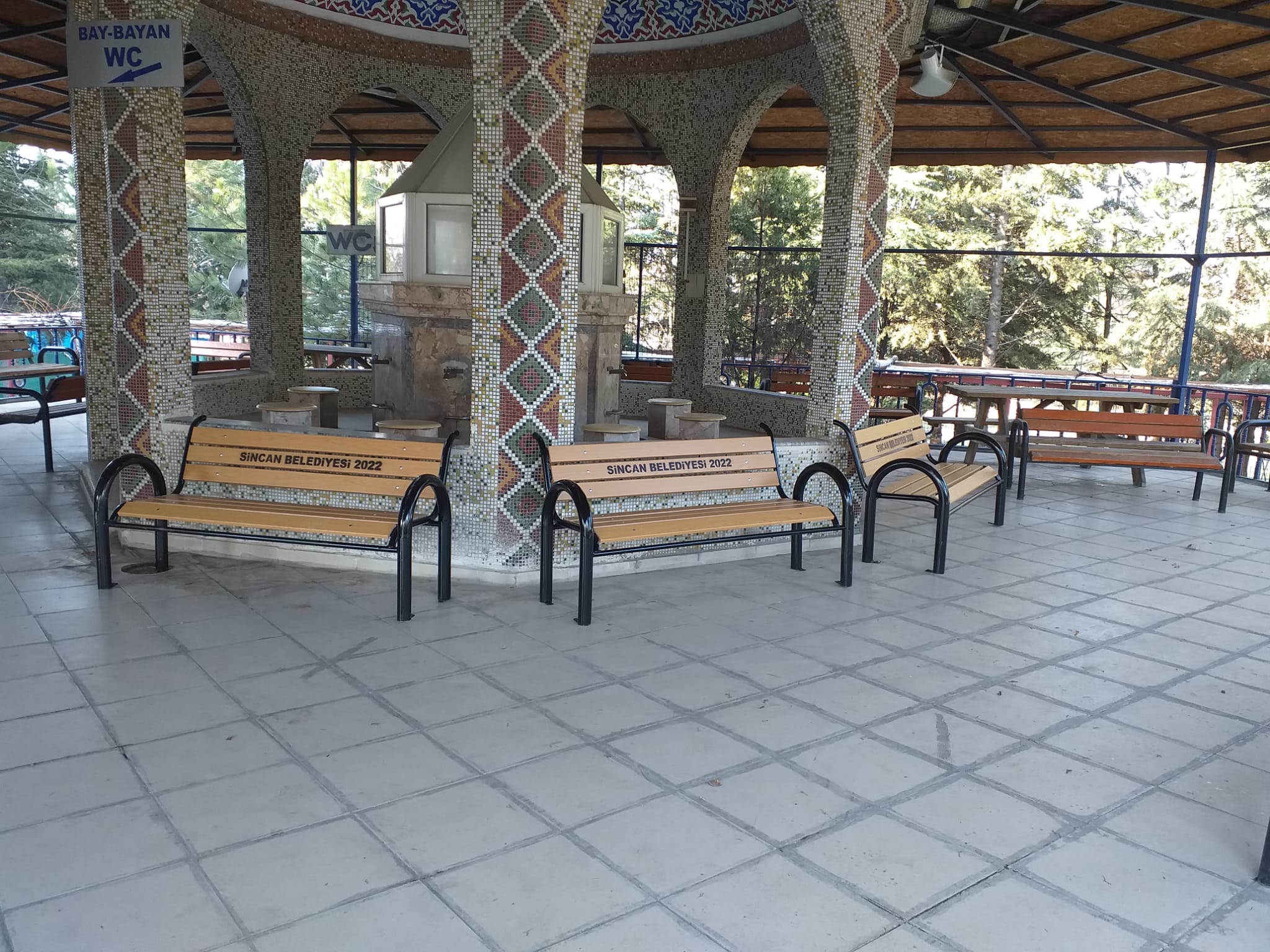 SİNCAN’DAKİ CAMİLERE YENİ BANKLAR