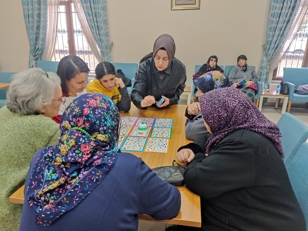 SİNCANLI HANIMLAR “BİL BAKALIM” OYUNU İLE EĞLENDİ