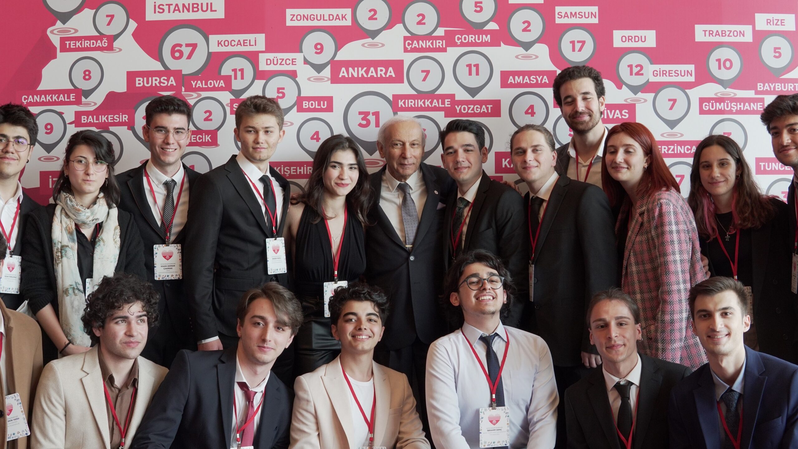 TEV Üstün Başarı Bursuyla 80 öğrencinin daha hayallerine dokunuyor