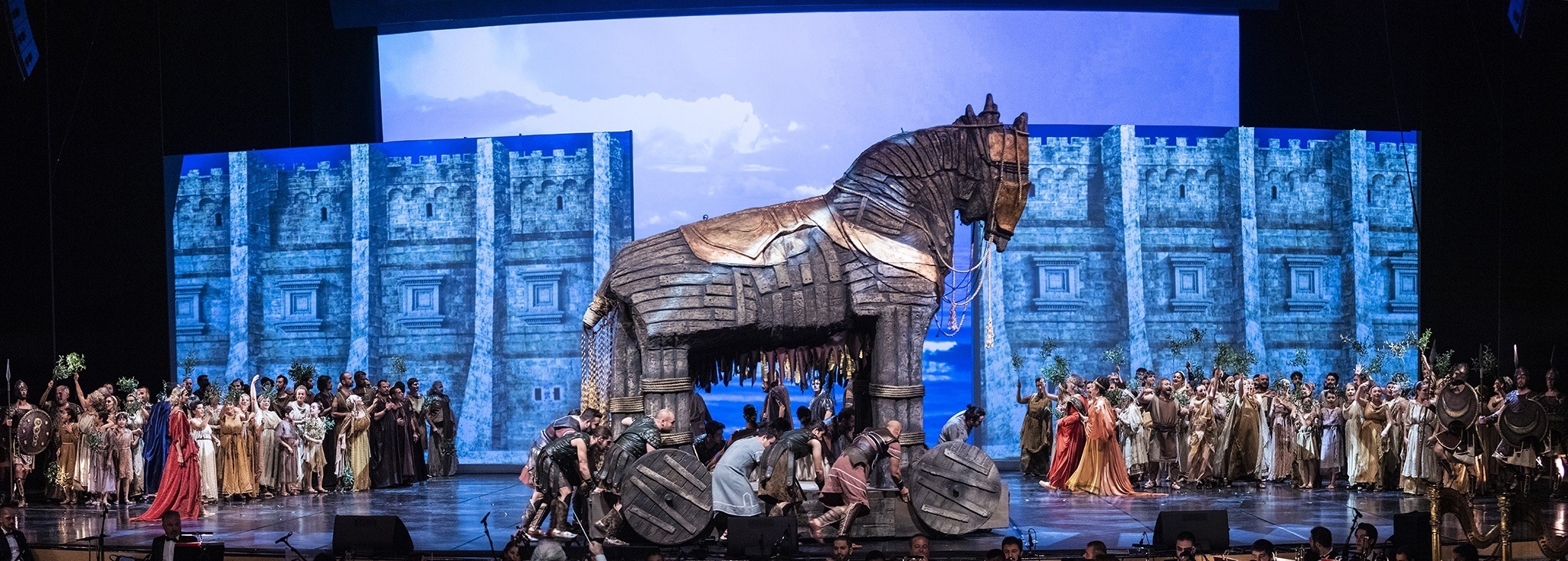 TROYA YENİDEN SAHNEDE