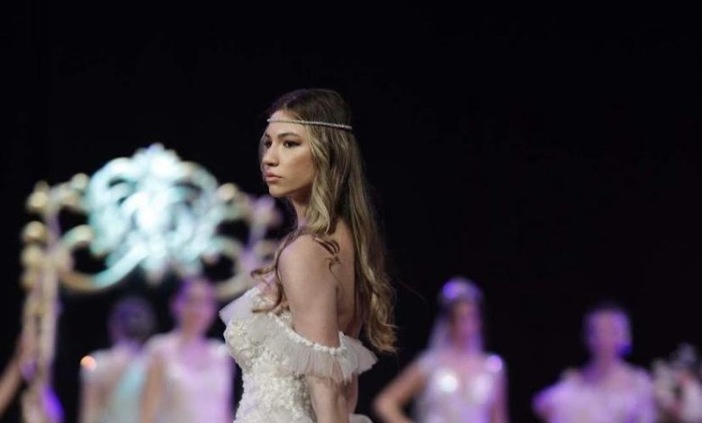 TUĞÇE TEKİN DİLEK ÖZDEMİR’İN DEFİLESİNDE RÜZGAR GİBİ ESTİ