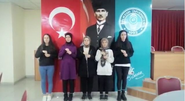 Üniversiteli Kız Öğrencilerden İşaret Diliyle Çanakkale Türküsü