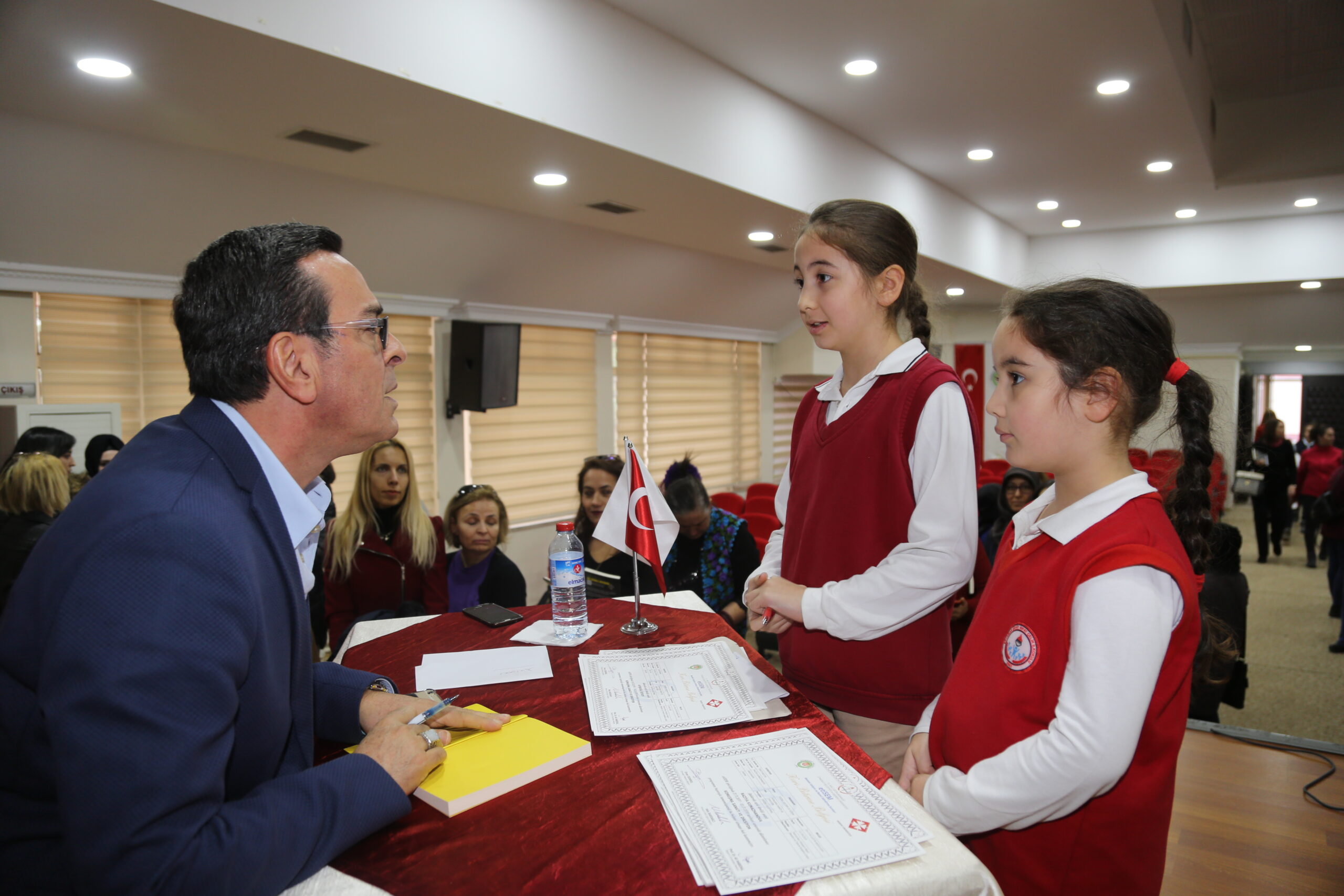 Ünlü Sunucu Zafer Kiraz, etkili iletişimin sırlarını anlattı: