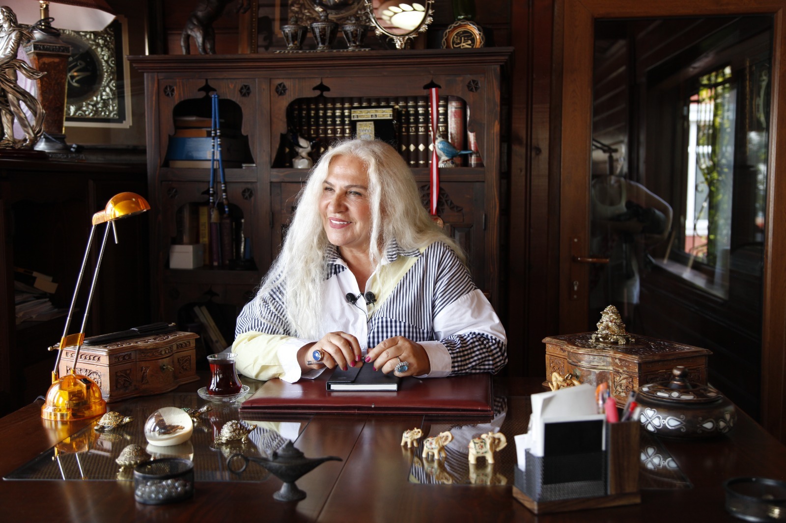 Ünlülerin Metafizikçisi Aynur Akgün