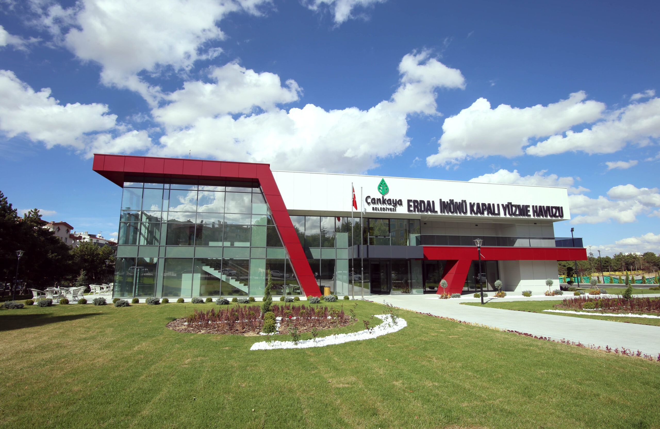 YARI OLİMPİK HAVUZ TAM KAPASİTE HİZMET VERİYOR