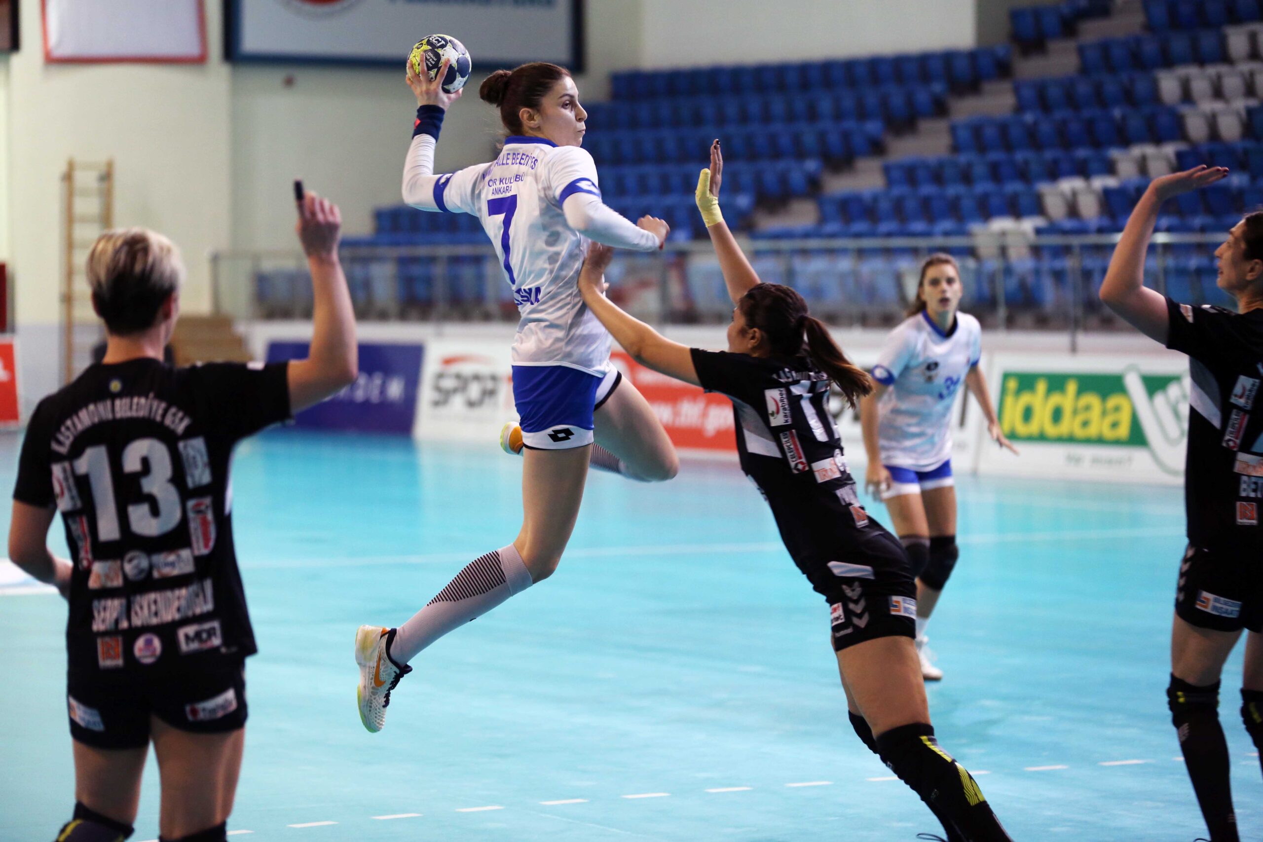 Yenimahalle lidere geçit vermedi