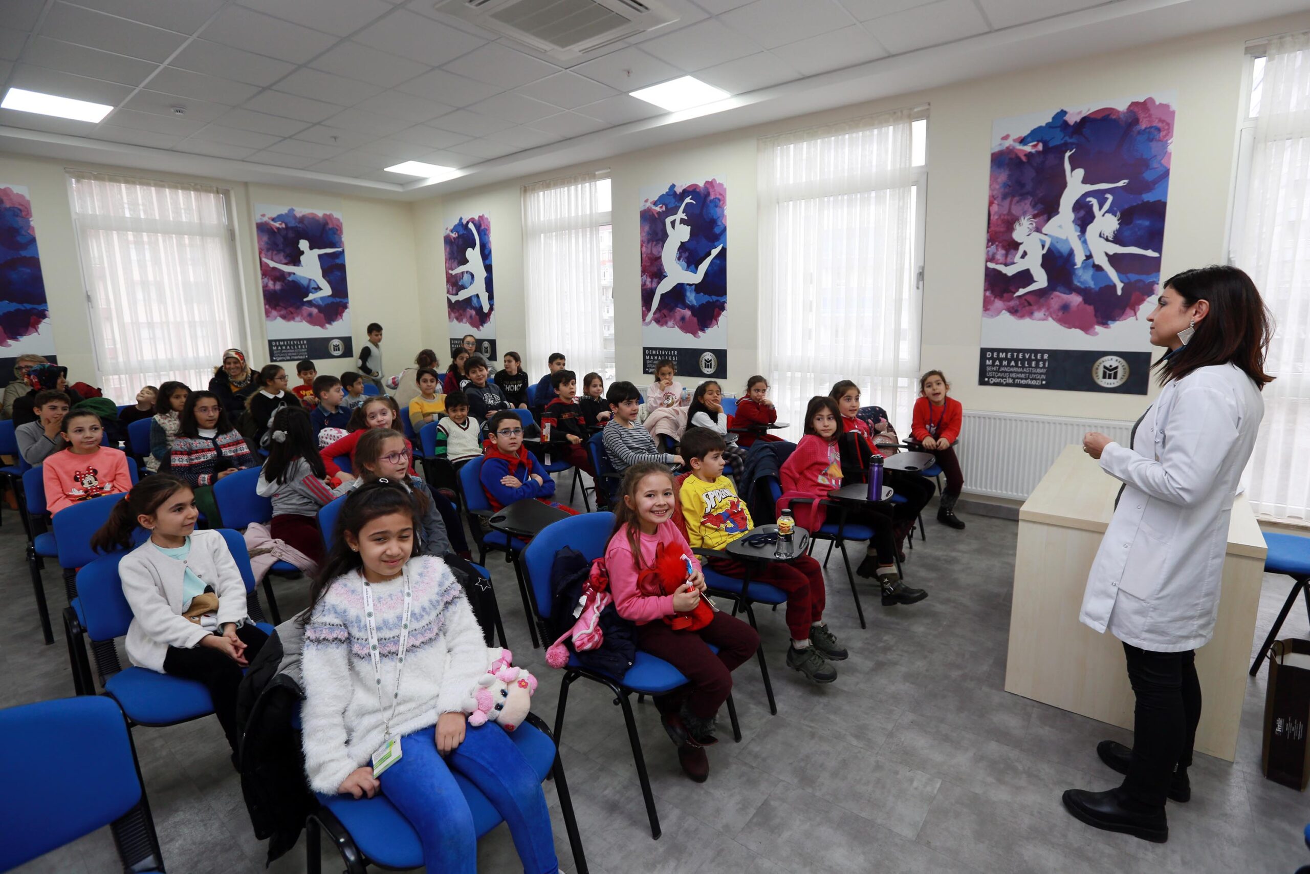 Yenimahalleli minikler diş muayenesinde