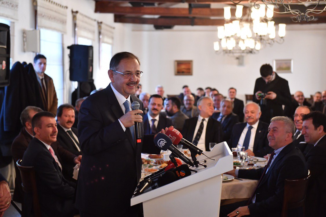 YEREL YÖNETİMLER ESNAFIN ÖNÜNÜ AÇAR