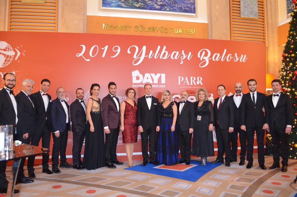 Yılın balosunu yine genç girişimciler yaptı
