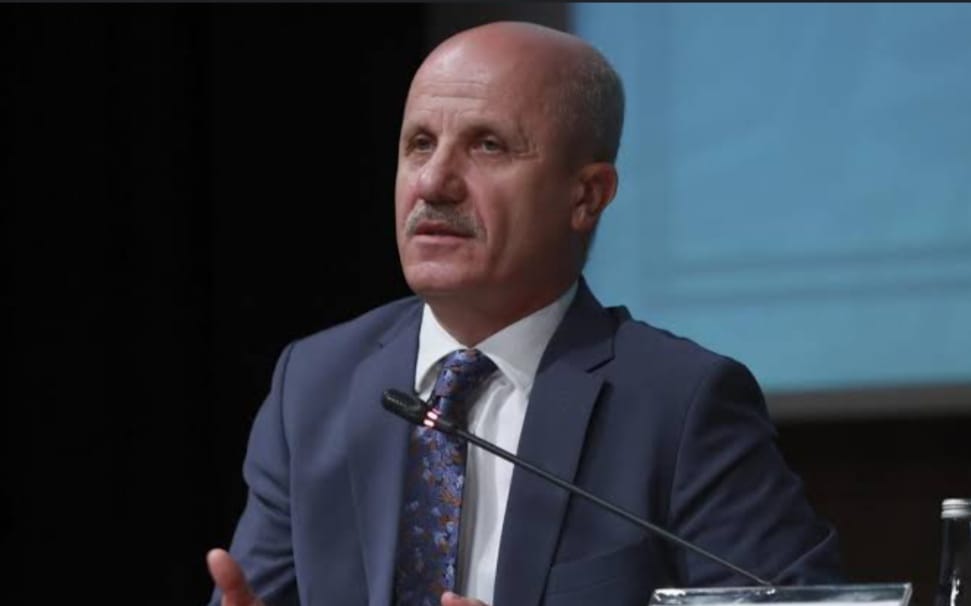 YÖK BAŞKANI EROL ÖZVAR BAZI ÜNİVERSİTELERDE HİBRİT EĞİTİM MODELİ UYGULANACAK
