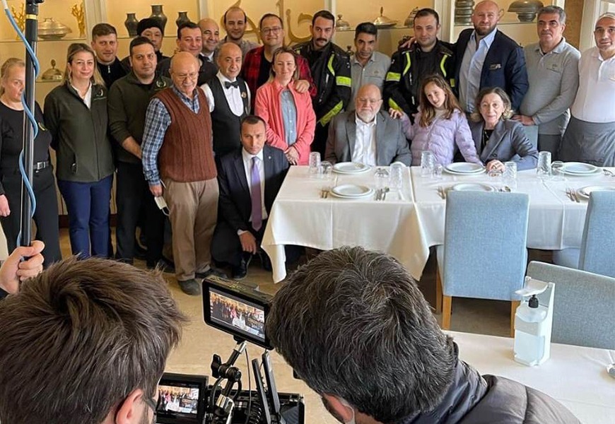 YOLUMUZ YOLUNDAN GEÇER